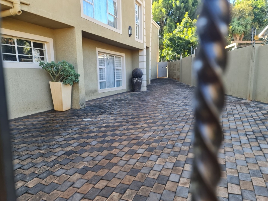 6 Bedroom Property for Sale in Safari Gardens North West